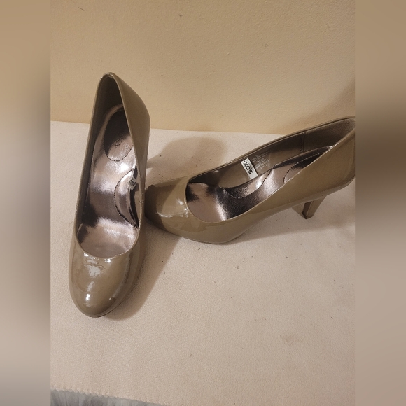 Merona Beige Patent Leather Heels Pumps Shoes Women's Size 9 - Picture 2 of 14